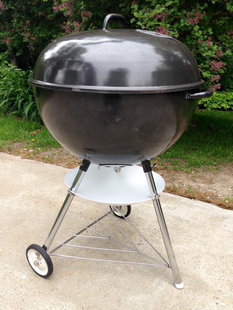 Upgraded the old weber kettle with a grill table build! : r