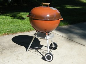 Late 1979 kettle with rolled edge ash pan. 