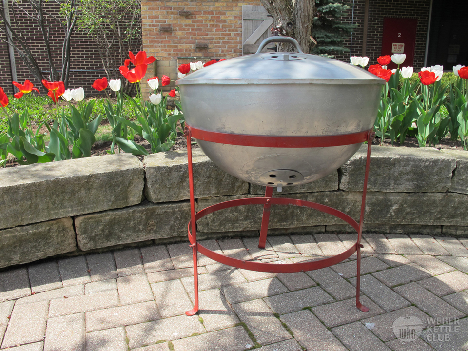 Upgraded the old weber kettle with a grill table build! : r