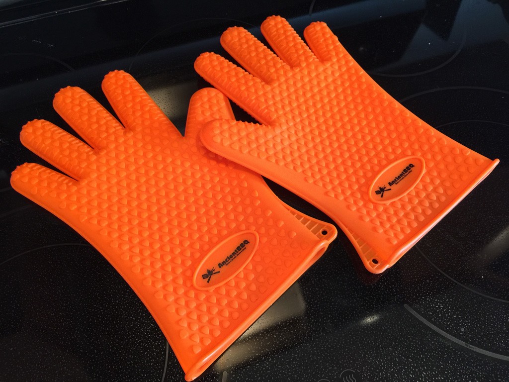 http://weberkettleclub.com/wp-content/uploads/2015/04/gloves2-1024x768.jpg