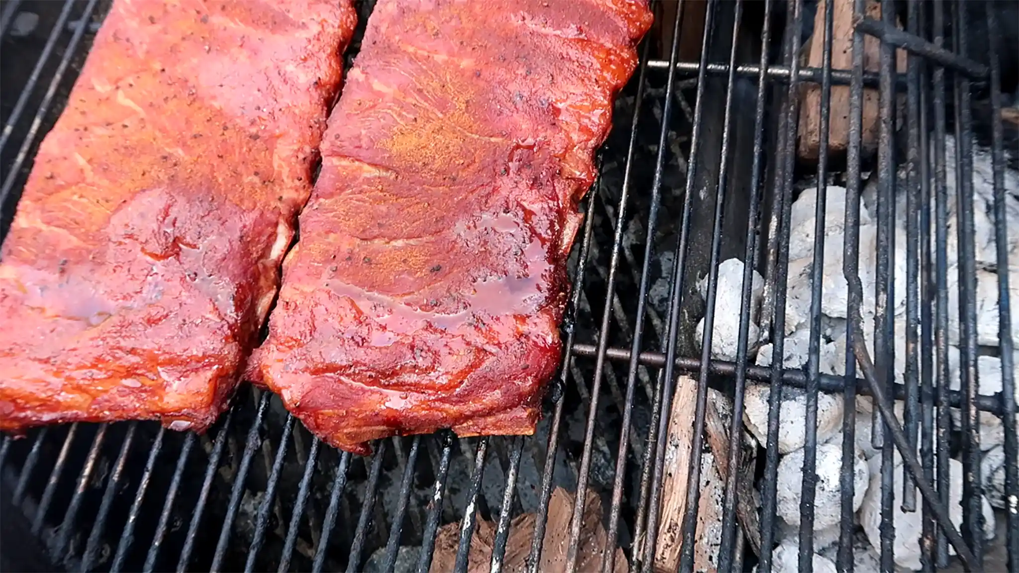 smoked ribs using Royal Oak and the Slow n Sear in a 26 inch Weber